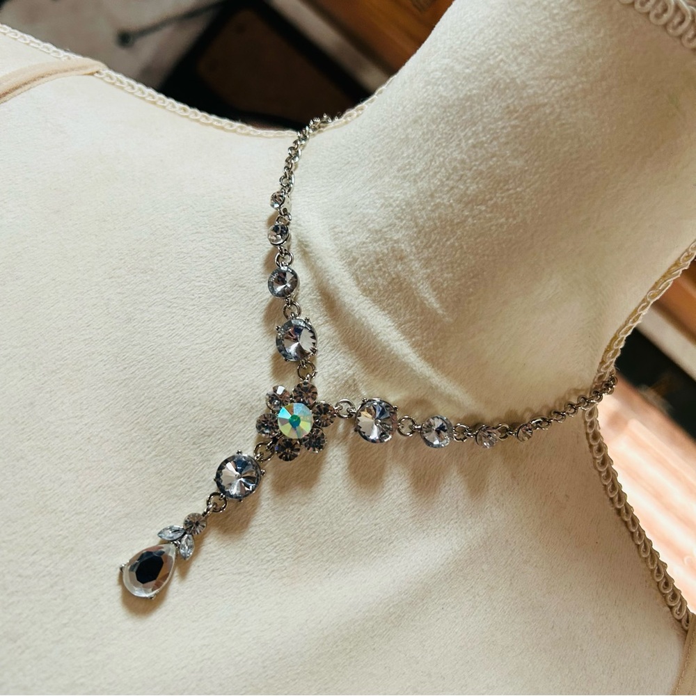 Mariell elegant rivoli glass stone y drop necklace NWT